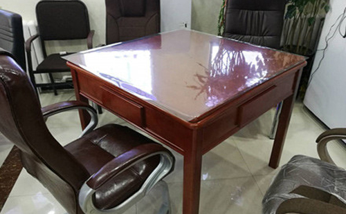 老街街道麻将桌