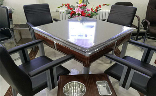 老街街道麻将桌